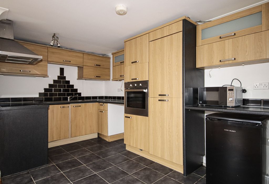 Property photo 3 of 8 Gallery