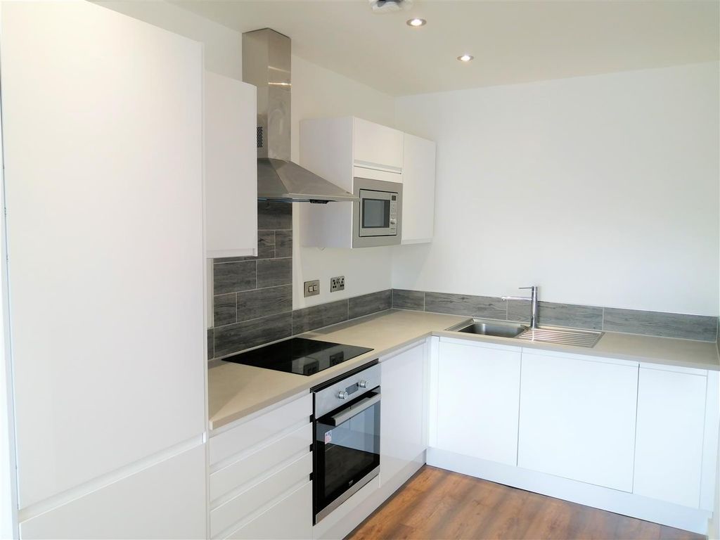 Property photo 2 of 21