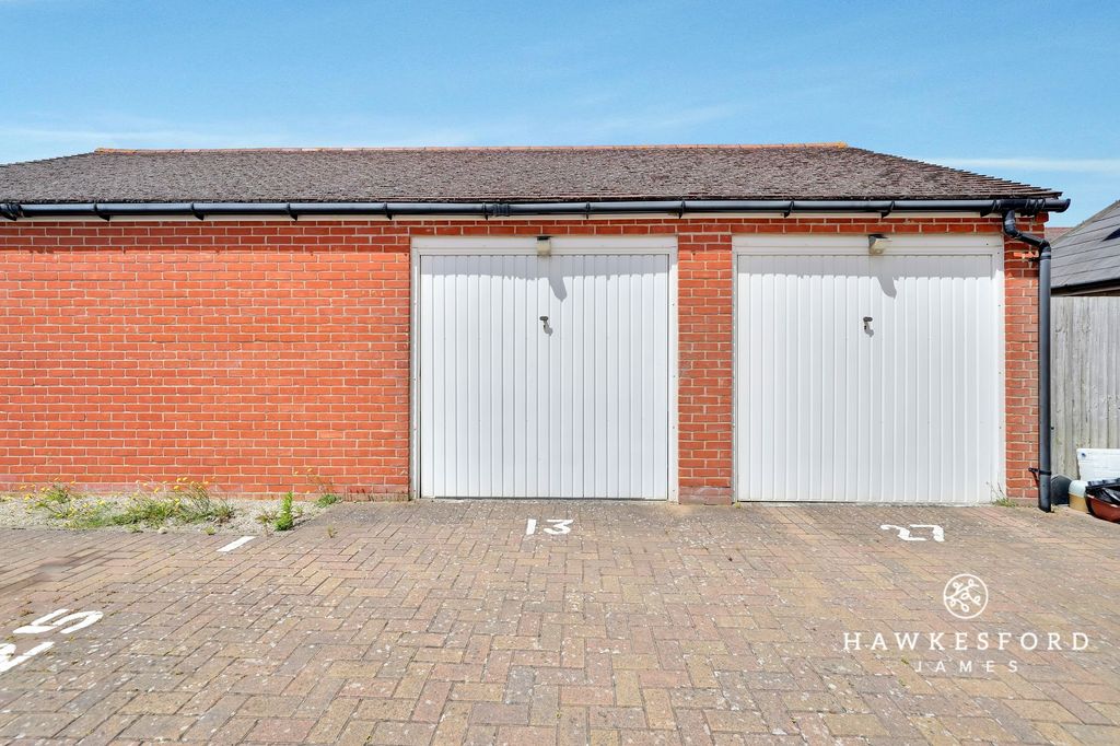 Property photo 2 of 11 Abelyn Avenue, Sittingbourne - Garage