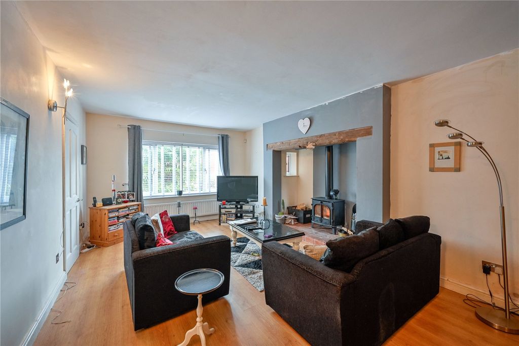 Property photo 2 of 34 Picture No. 29