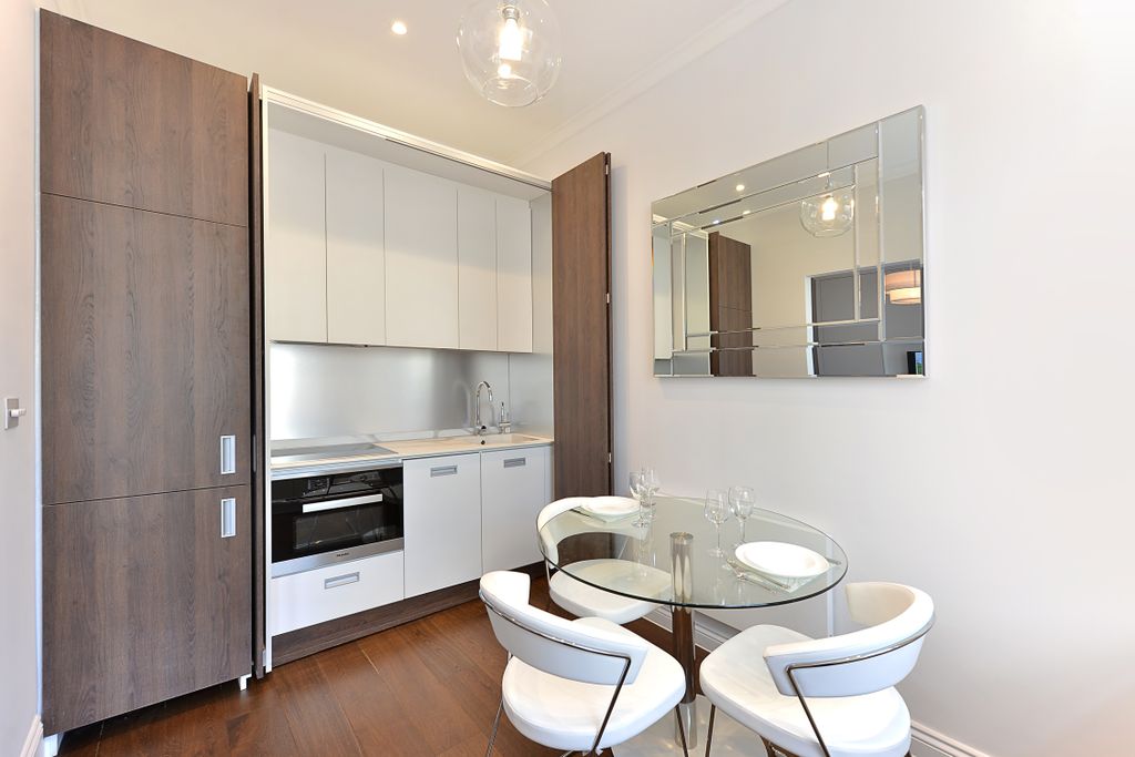 Property photo 2 of 9 Dining/Kitchen