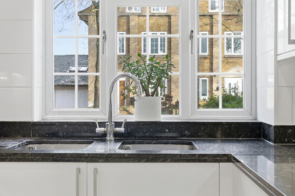 Property photo 3 of 28 Kitchen