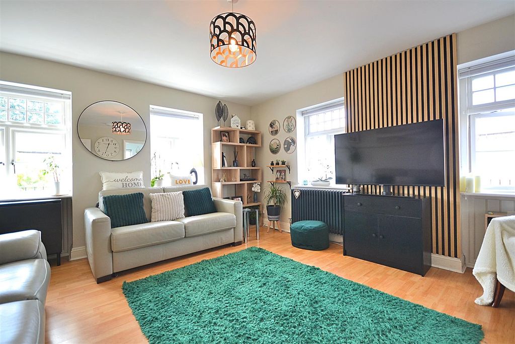 Property photo 2 of 16 55 (1).Png