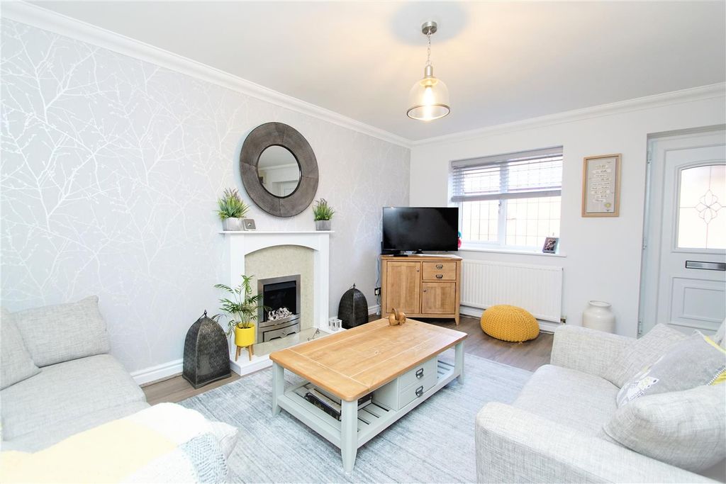 Property photo 2 of 11 Entrance / Reception Room