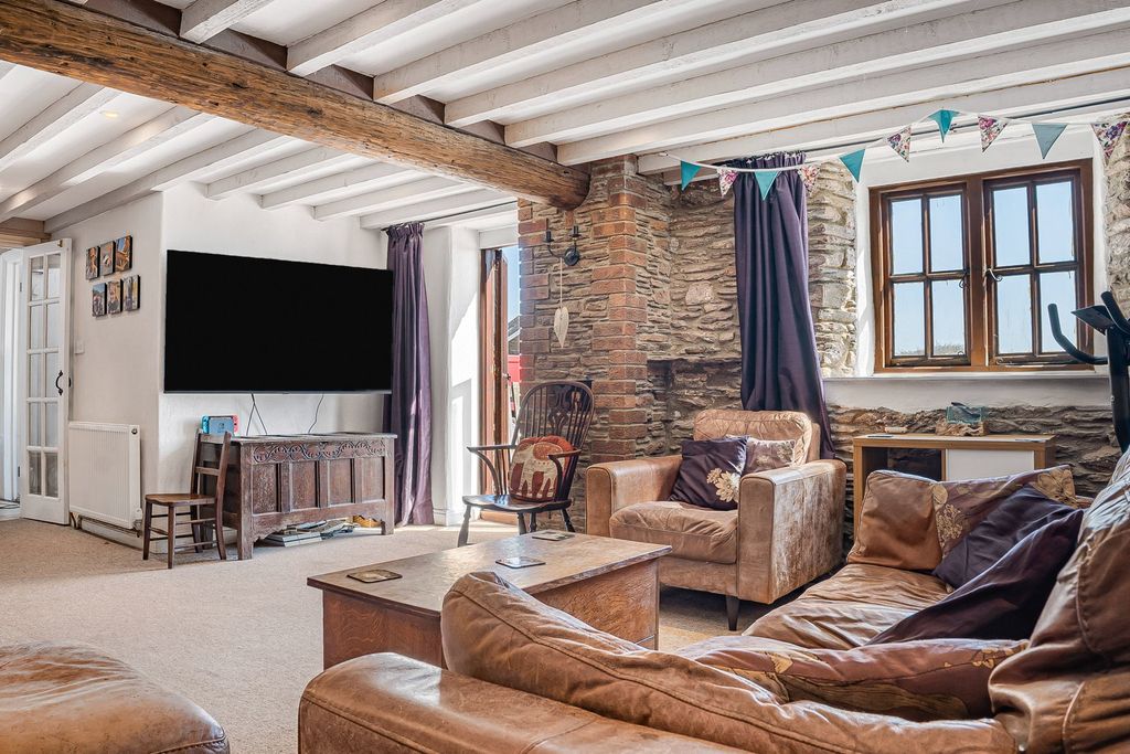 Property photo 2 of 19