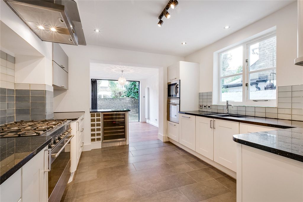 Property photo 3 of 13