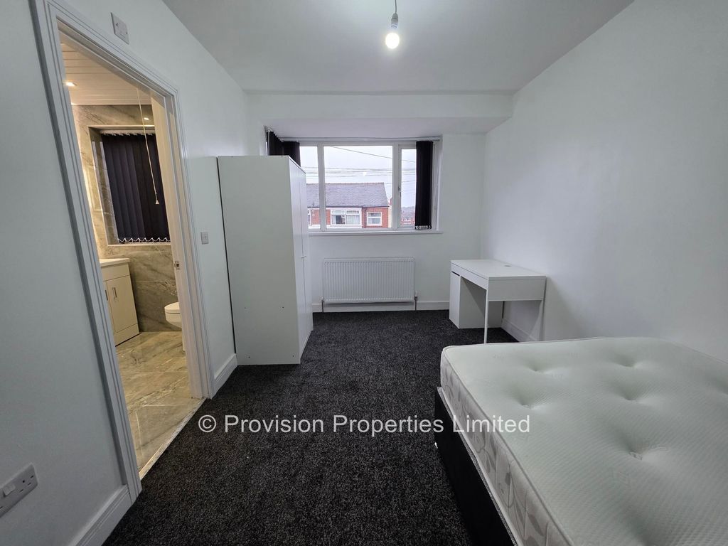 Property photo 2 of 12 Photo