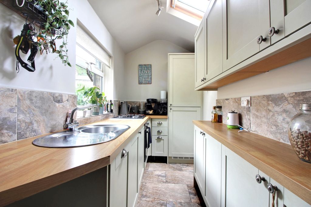 Property photo 3 of 18 Kitchen