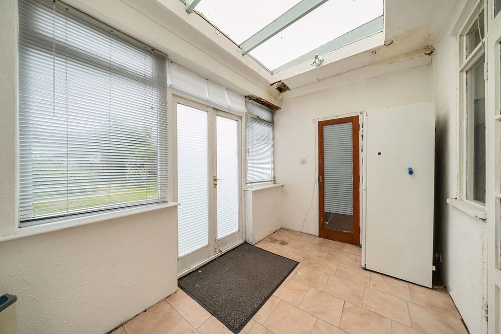 Property photo 3 of 20 1298621-20-682F3d...