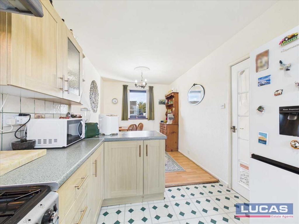 Property photo 2 of 27