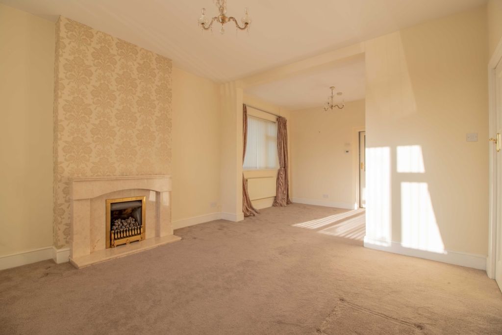 Property photo 3 of 9 Lrg_Dining Room 25 Kings Rd