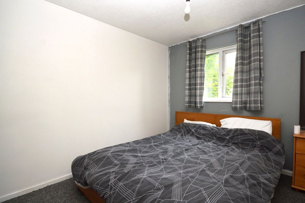 Property photo 3 of 5 3 - Picture No. 05