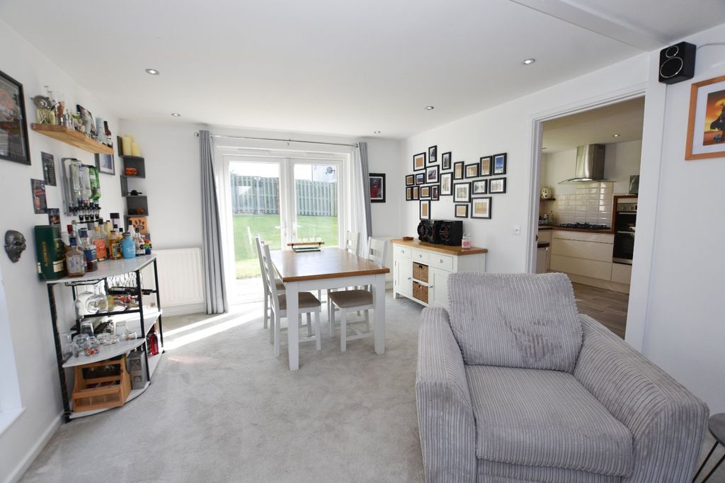 Property photo 3 of 17 Dining Area