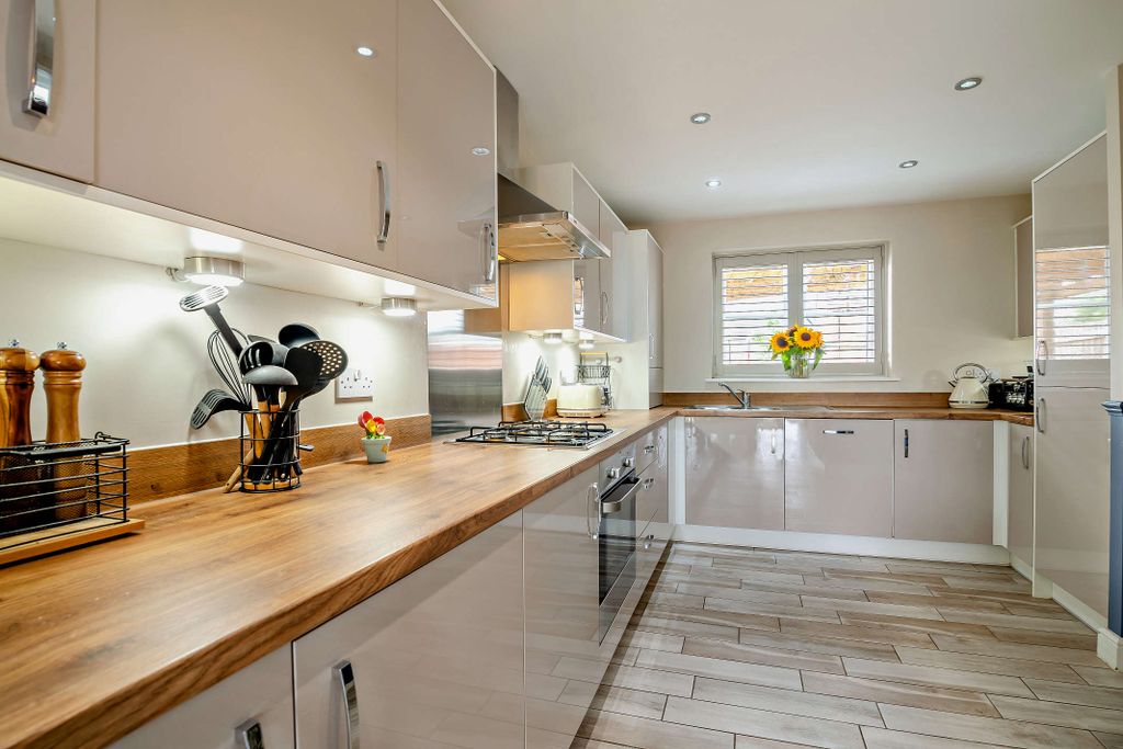 Property photo 2 of 21 Kitchen Area