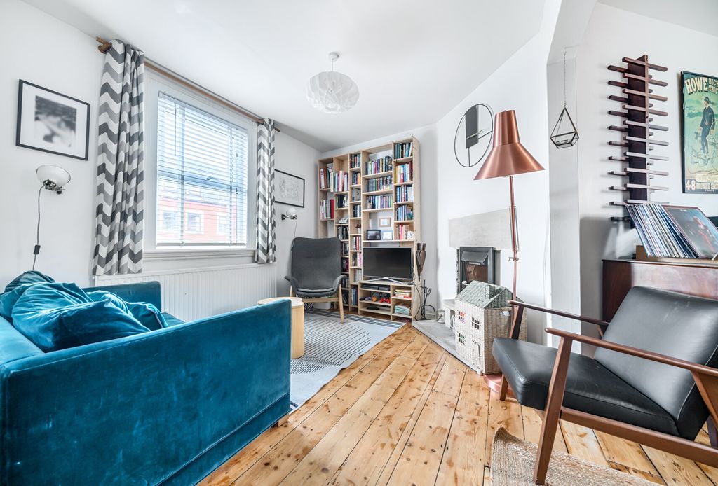 Property photo 2 of 14 Sitting Room