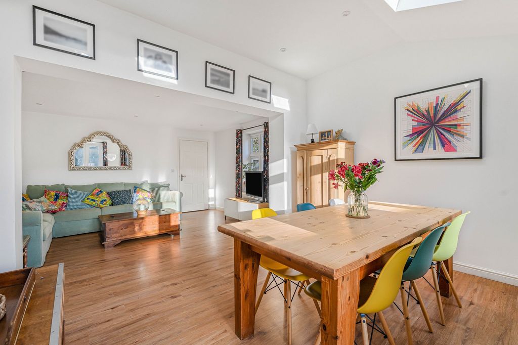 Property photo 3 of 19