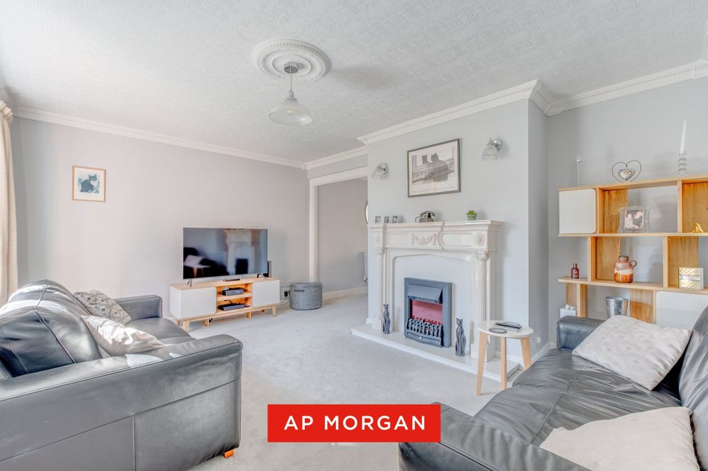 Property photo 3 of 17 Picture No. 12