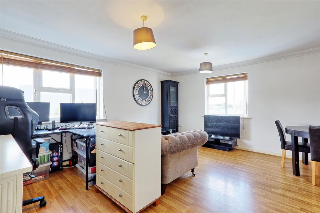 Property photo 1 of 11 Img_8396_7_8_Easyhdr-Interior3.Jpg