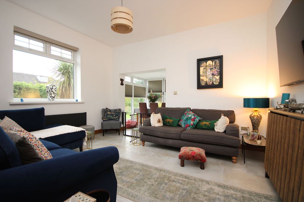 Property photo 2 of 32 Living Room