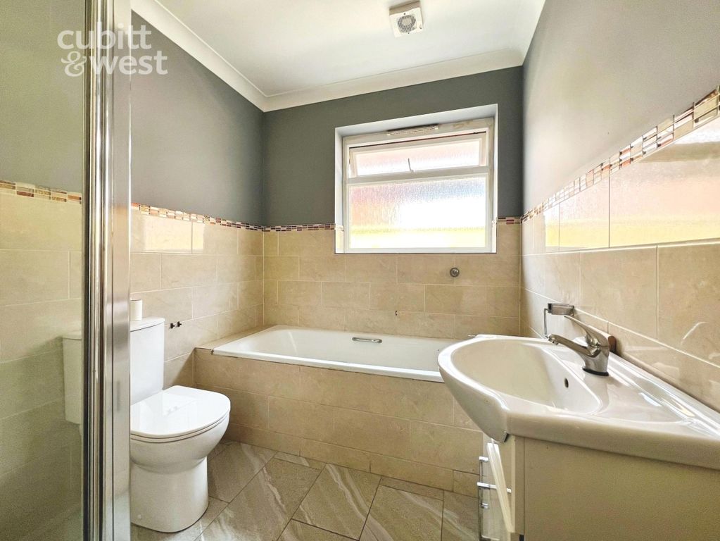 Property photo 3 of 10 Communal Bathroom