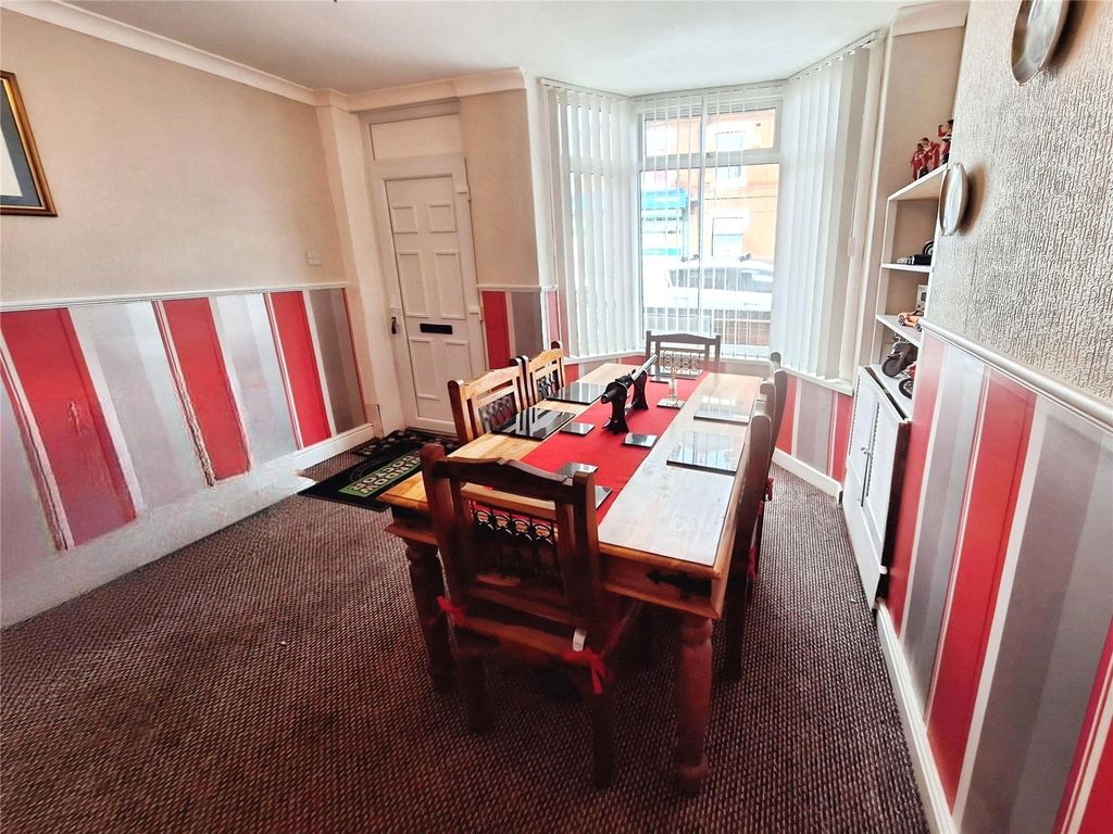 Property photo 3 of 10 Dining Room