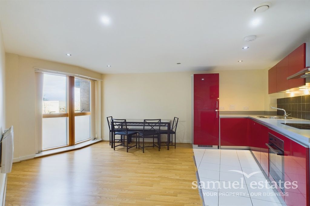 Property photo 1 of 11 Living Room / Kitchen