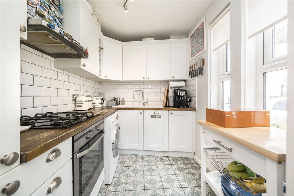 Property photo 3 of 7 Picture No. 12