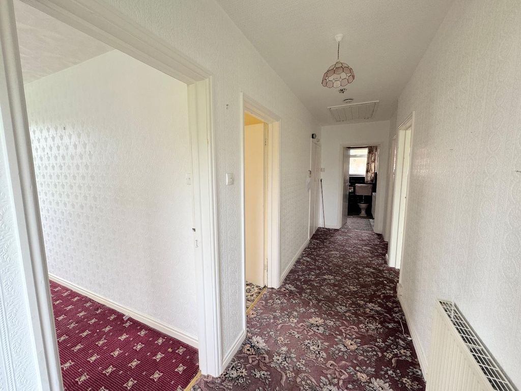 Property photo 2 of 9 Hallway