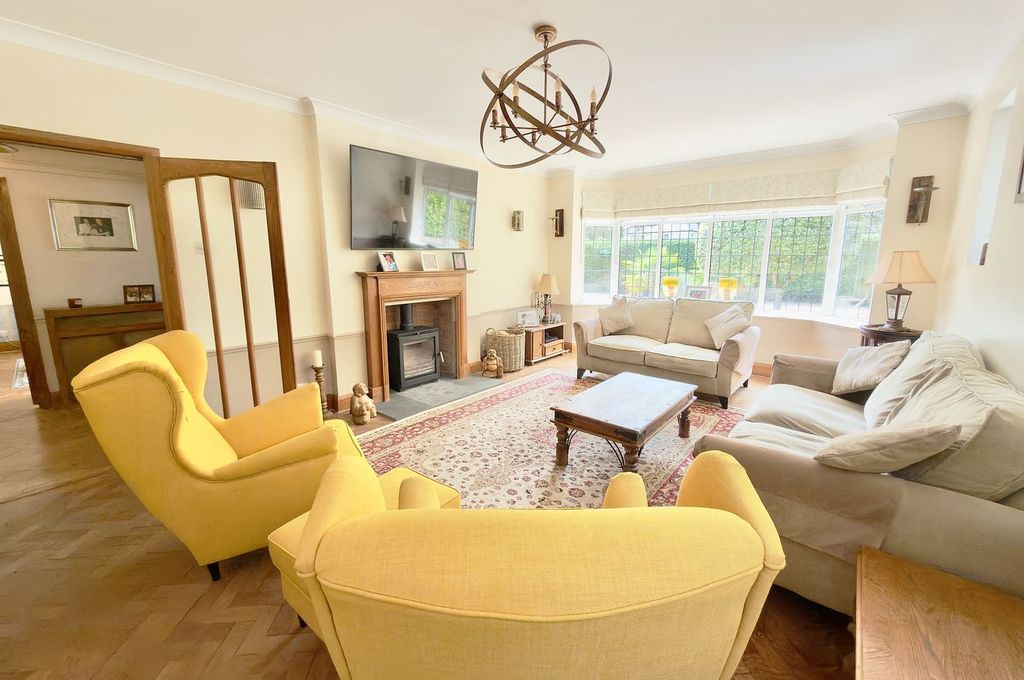 Property photo 2 of 34