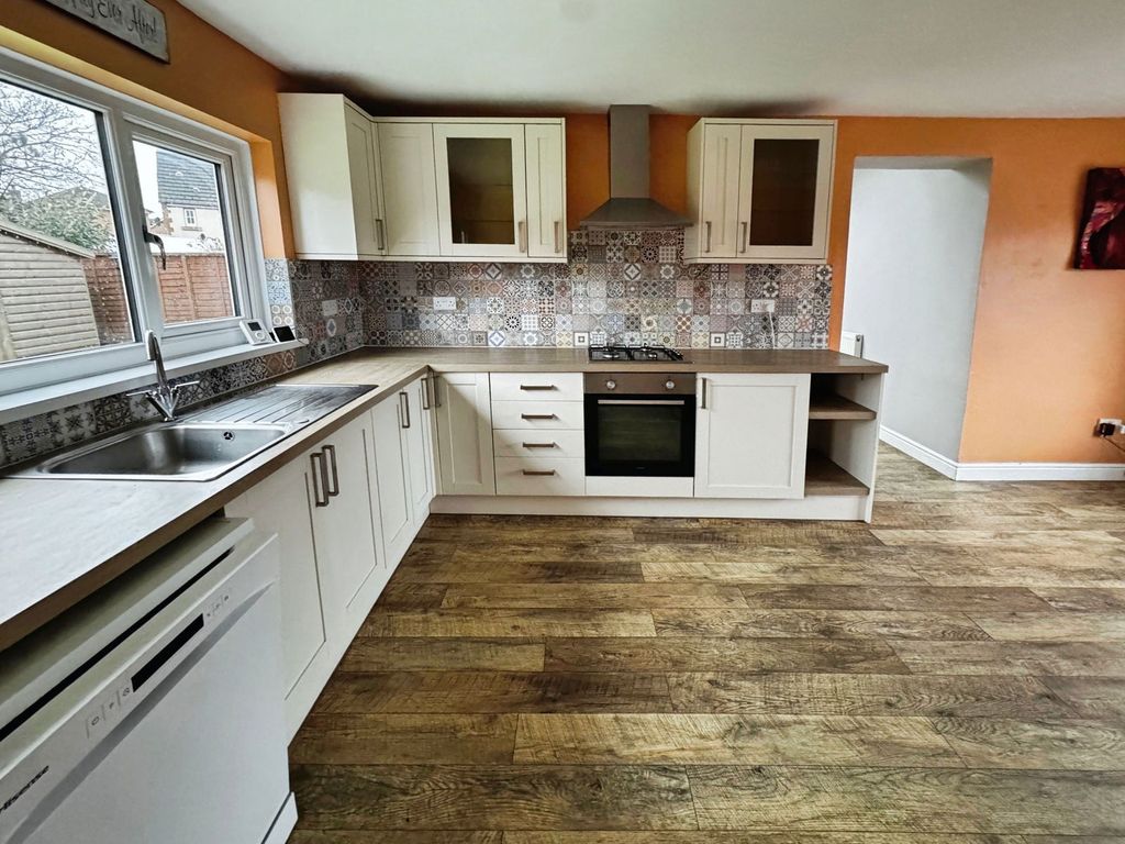 Property photo 2 of 21