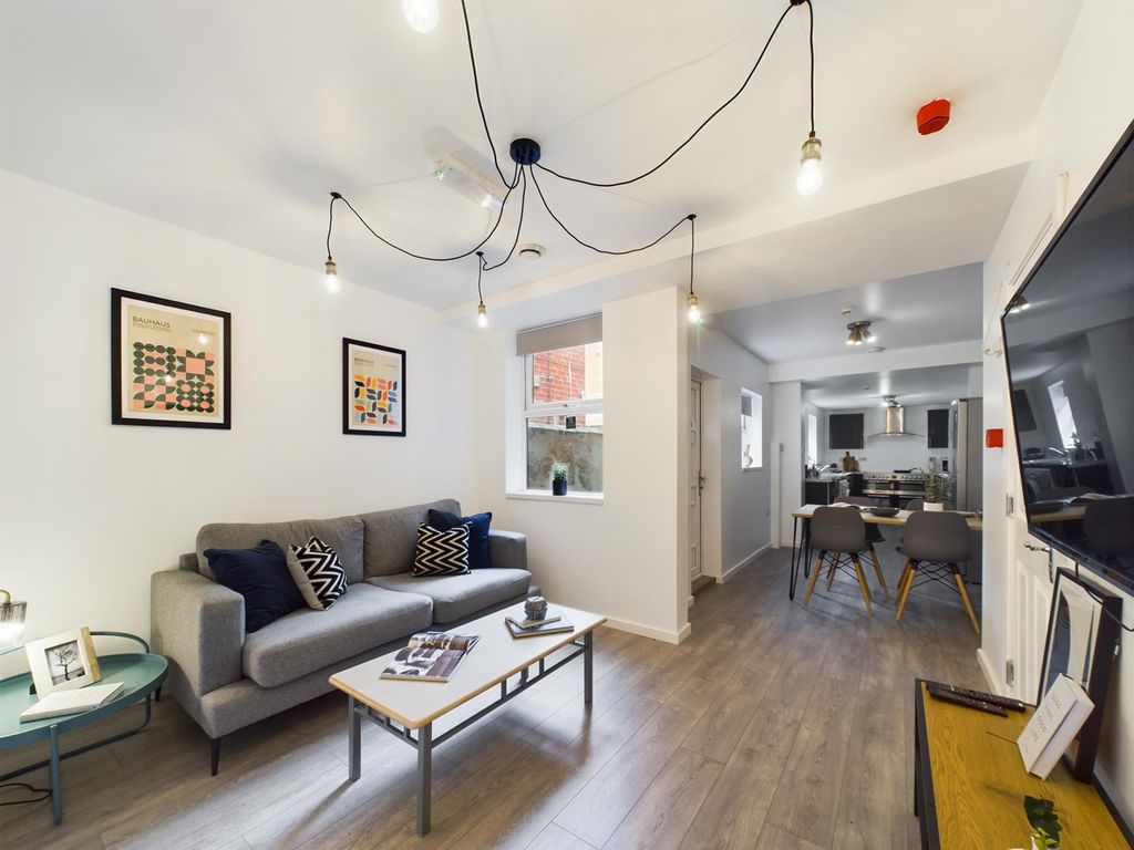 Property photo 1 of 16 A Stylish And Spacious Modern Living Room Perfect ...