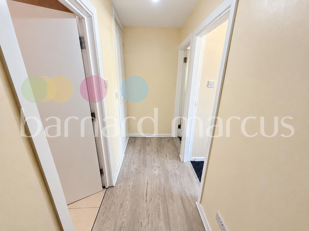Property photo 3 of 8 Hallway