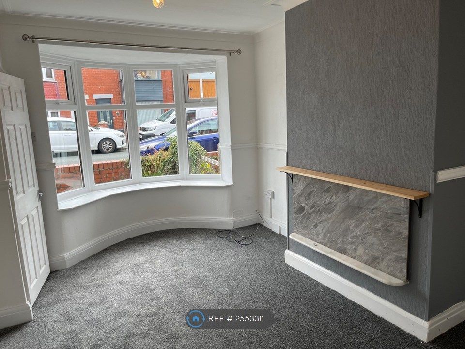 Property photo 3 of 10 Lounge