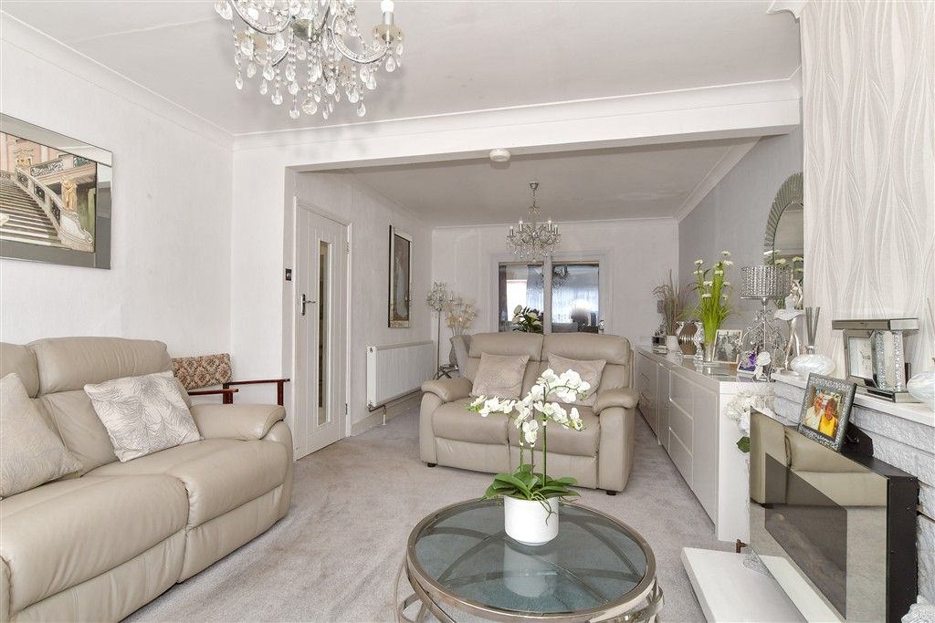 Property photo 1 of 12 Lounge