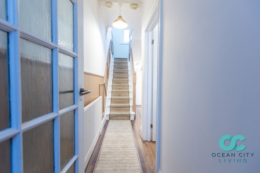 Property photo 2 of 18 Entrance