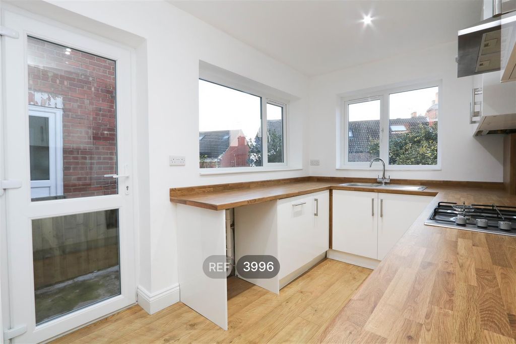 Property photo 3 of 14 Kitchen