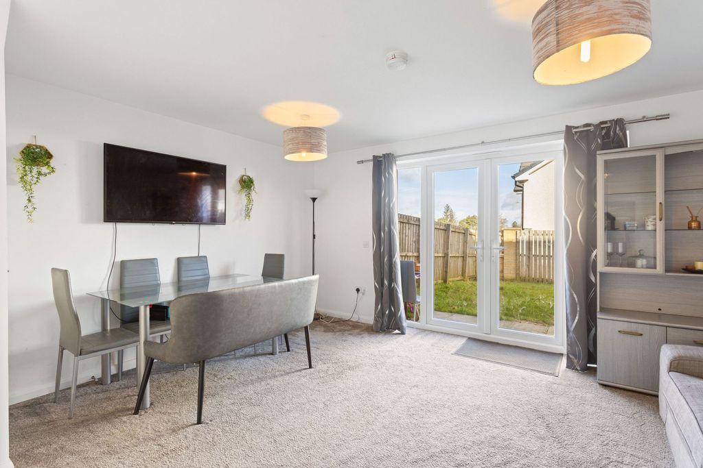 Property photo 2 of 22 Lounge & Dining Area