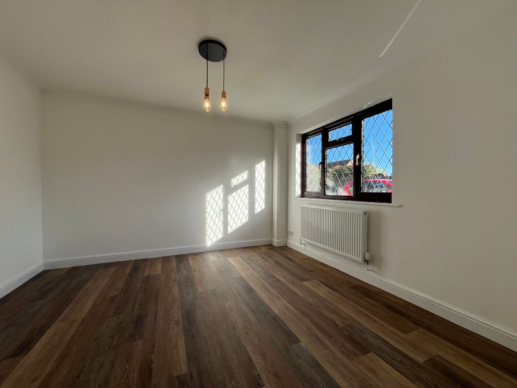 Property photo 2 of 6 Lounge