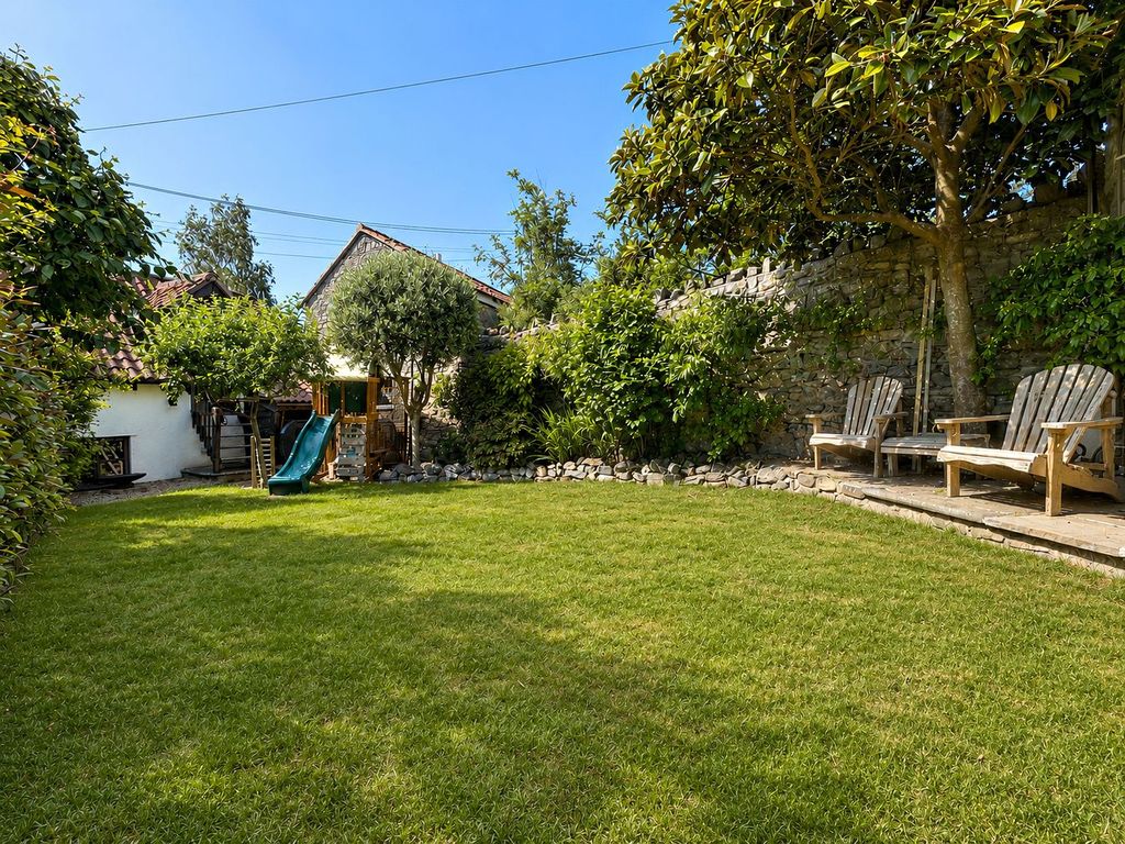 Property photo 3 of 23