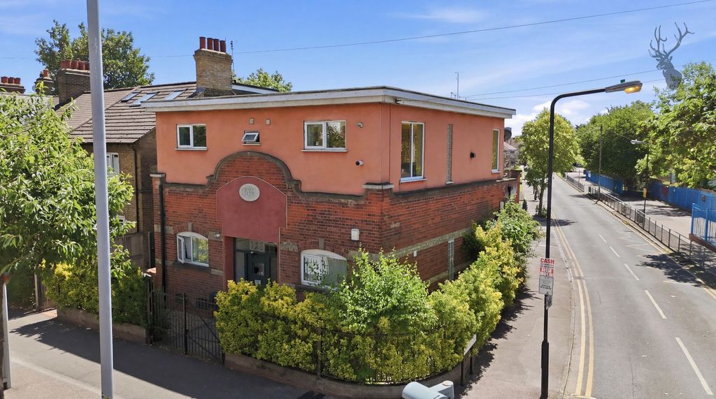 Property photo 1 of 22