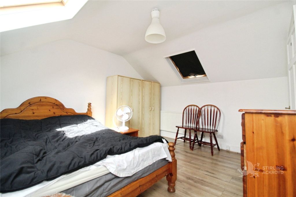 Property photo 3 of 8 Bedroom