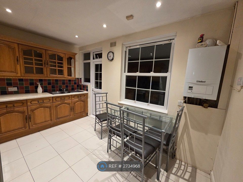 Property photo 1 of 8 Kitchen