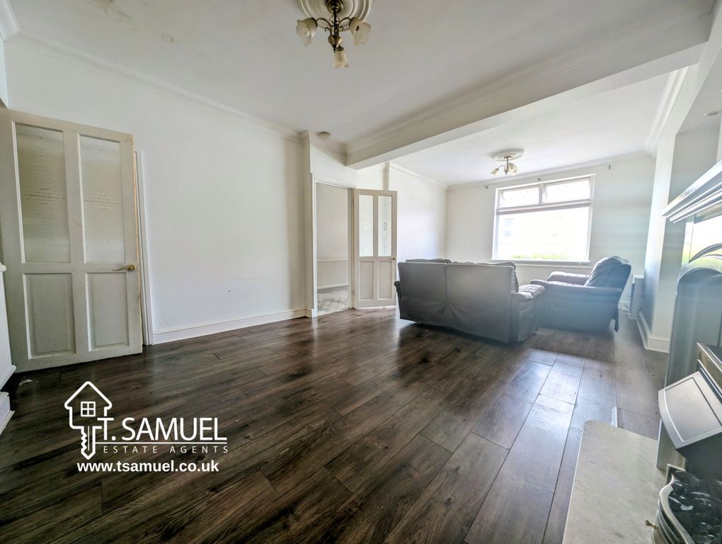 Property photo 3 of 35 Lounge