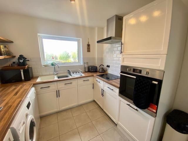 Property photo 2 of 5 Kitchen