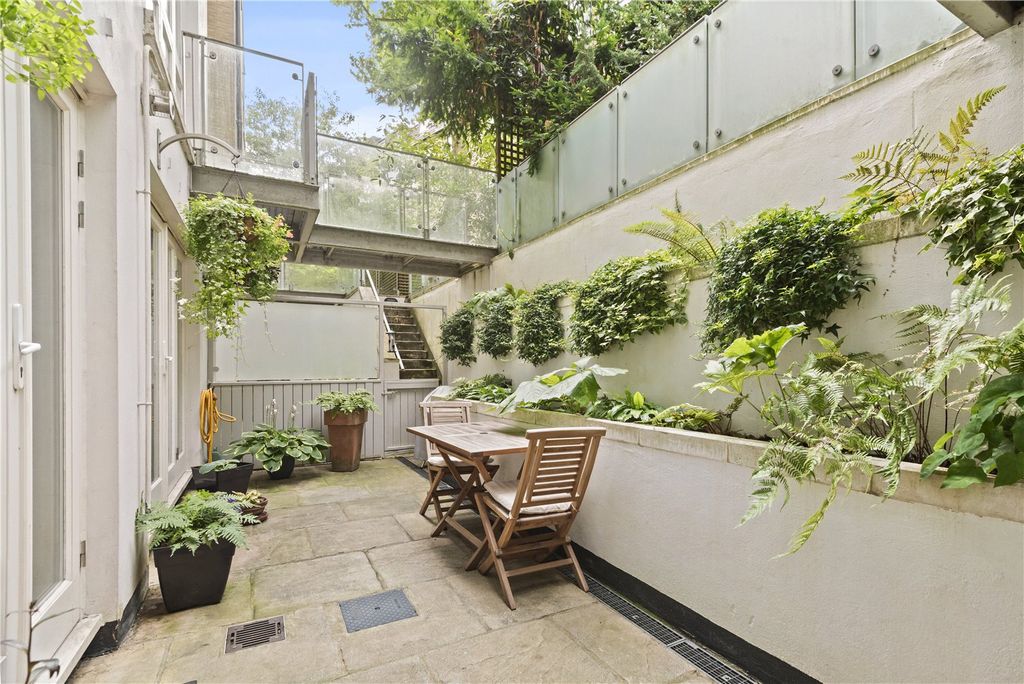 Property photo 2 of 19 Patio Garden