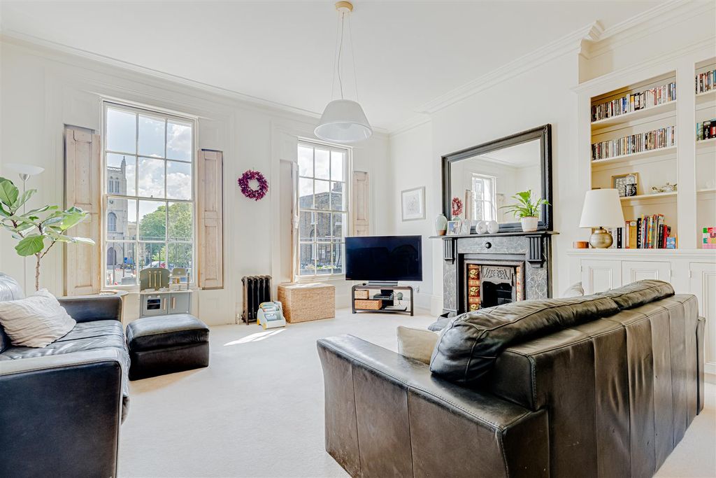 Property photo 2 of 41 Amwell Street (4).Jpg