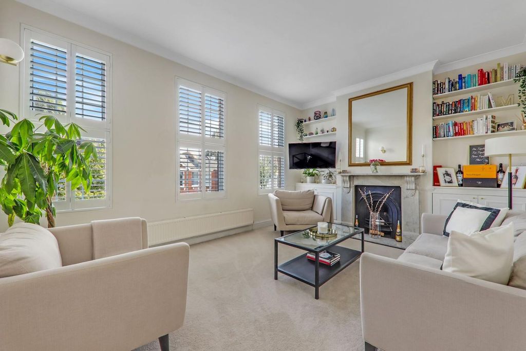 Property photo 2 of 12 01-F9B7Jhpropworld - 11B Wiverton Road - 1-Medium.