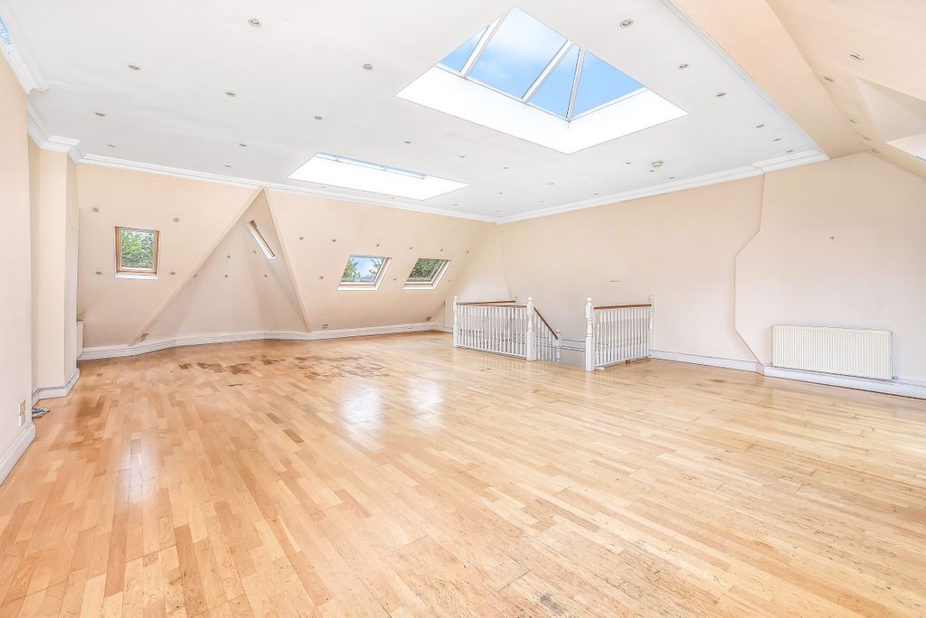 Property photo 1 of 12 331139 (2)