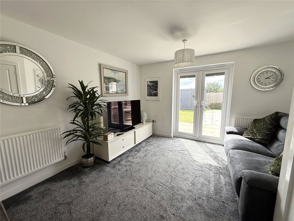 Property photo 2 of 8