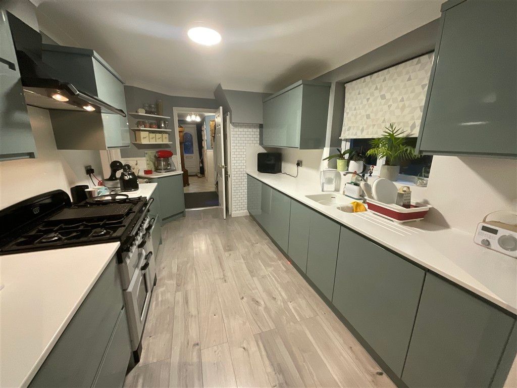 Property photo 3 of 12 Kitchen